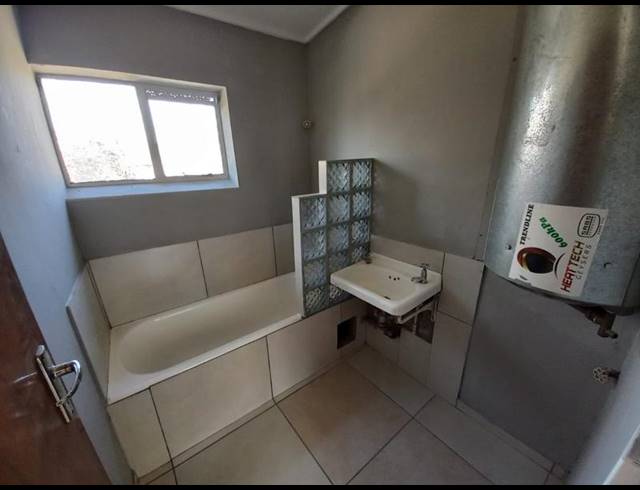 3 BEDROOM TOWNHOUSE FOR SALE IN SASOLBURG EXT 2